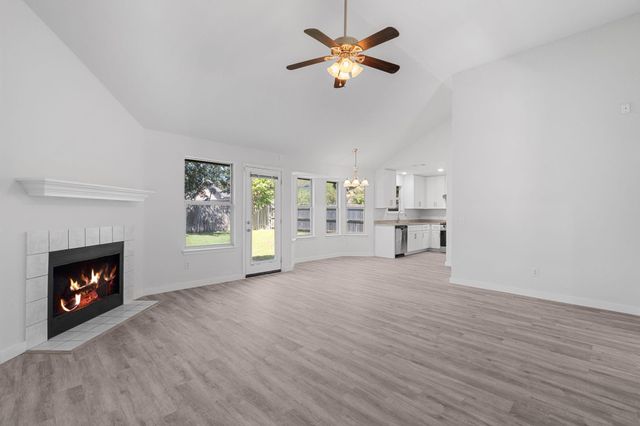 611 Clearcreek DR, Leander, TX 78641