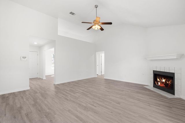 611 Clearcreek DR, Leander, TX 78641
