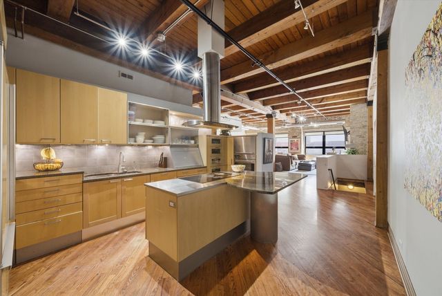 1728 N Damen Avenue 106, Chicago, IL 60647
