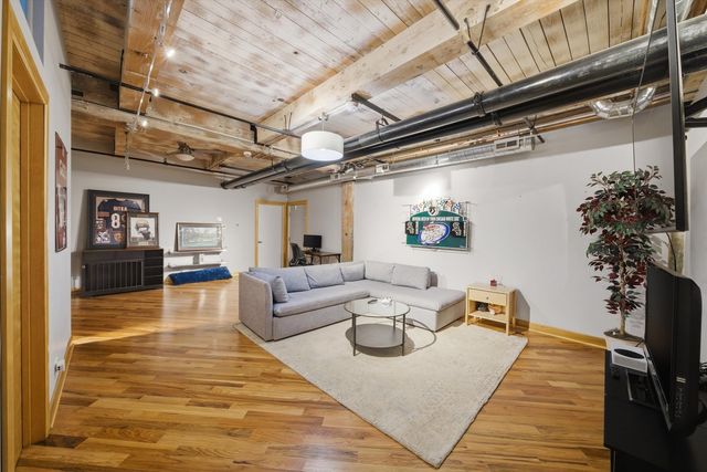 1728 N Damen Avenue 106, Chicago, IL 60647
