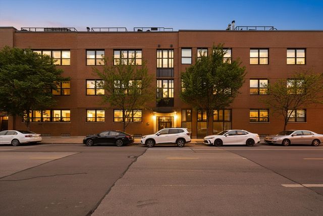 1728 N Damen Avenue 106, Chicago, IL 60647