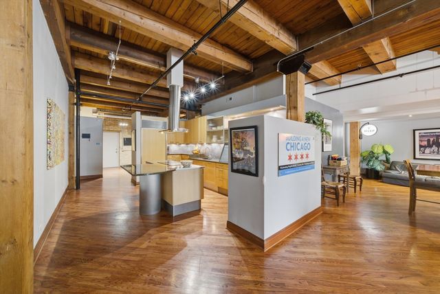 1728 N Damen Avenue 106, Chicago, IL 60647