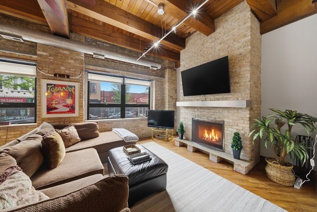 1728 N Damen Avenue 106, Chicago, IL 60647