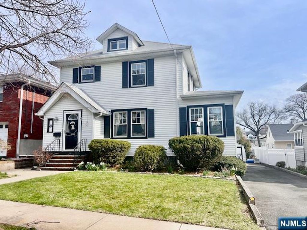 891 Ray Avenue, Ridgefield, NJ 07657