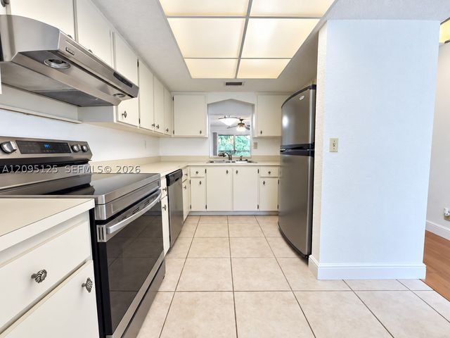 8982 W Sample Rd 204, Coral Springs, FL 33065