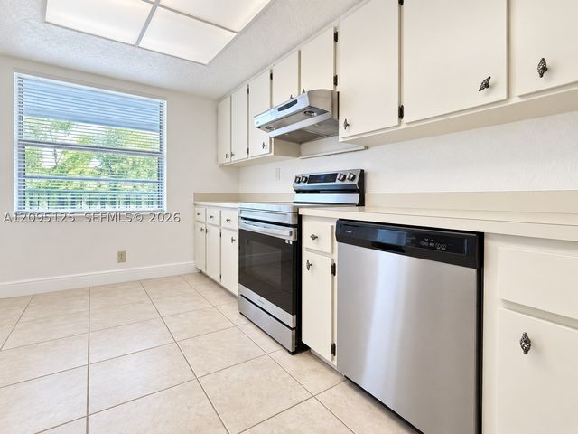 8982 W Sample Rd 204, Coral Springs, FL 33065