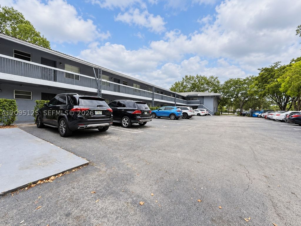 8982 W Sample Rd 204, Coral Springs, FL 33065