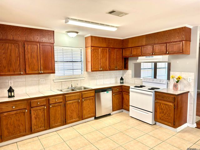 412 Summers St, Denham Springs, LA 70726