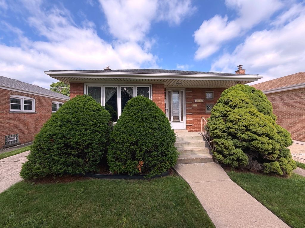 12850 S Commercial Avenue, Chicago, IL 60633