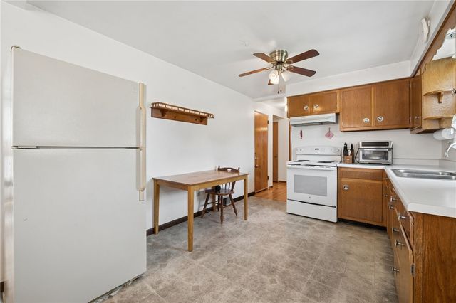 324 Grove Dr, Lower Burrell, PA 15068
