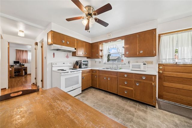 324 Grove Dr, Lower Burrell, PA 15068