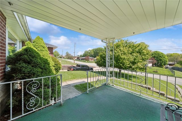 324 Grove Dr, Lower Burrell, PA 15068