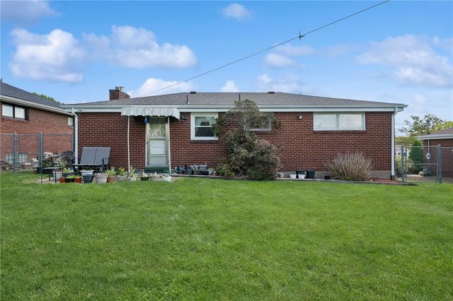 324 Grove Dr, Lower Burrell, PA 15068