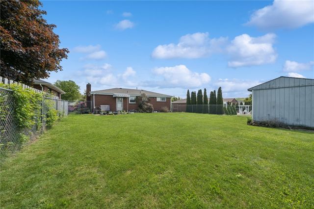 324 Grove Dr, Lower Burrell, PA 15068