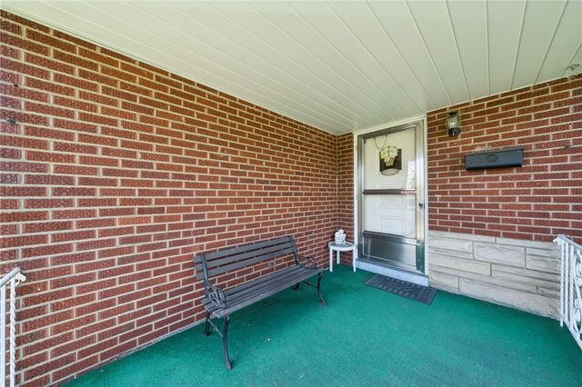 324 Grove Dr, Lower Burrell, PA 15068