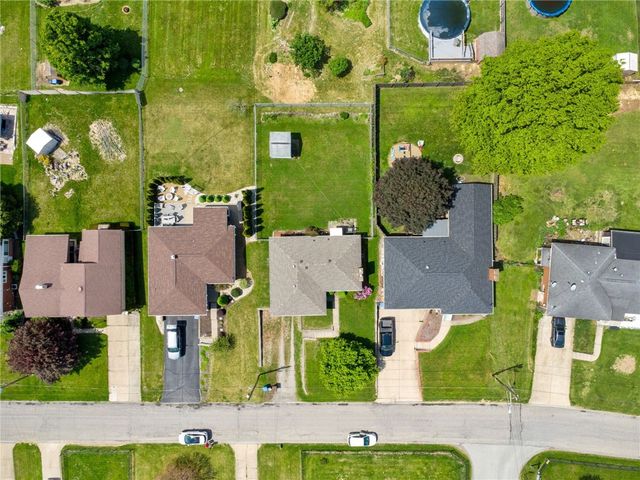 324 Grove Dr, Lower Burrell, PA 15068