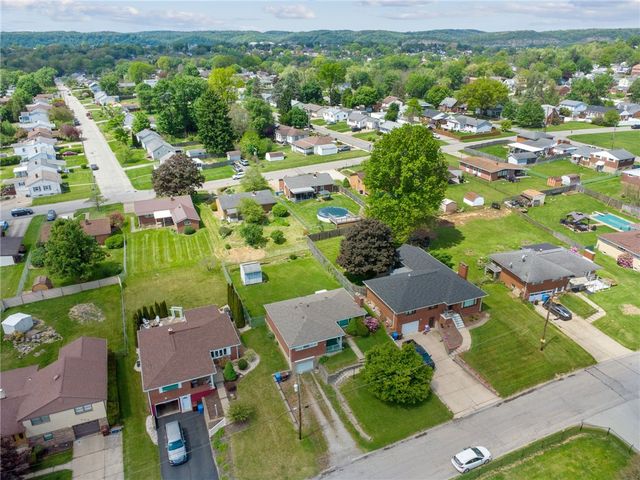 324 Grove Dr, Lower Burrell, PA 15068
