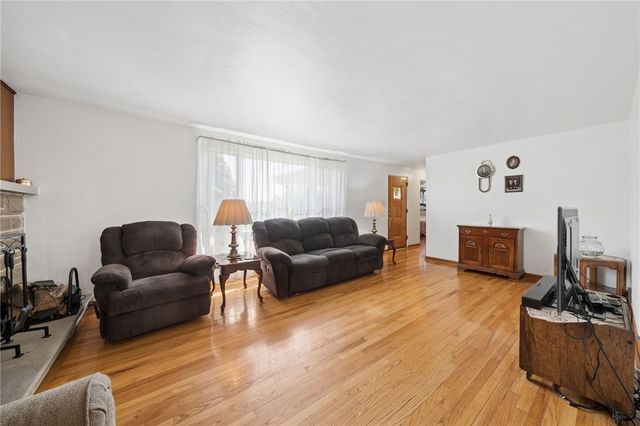 324 Grove Dr, Lower Burrell, PA 15068