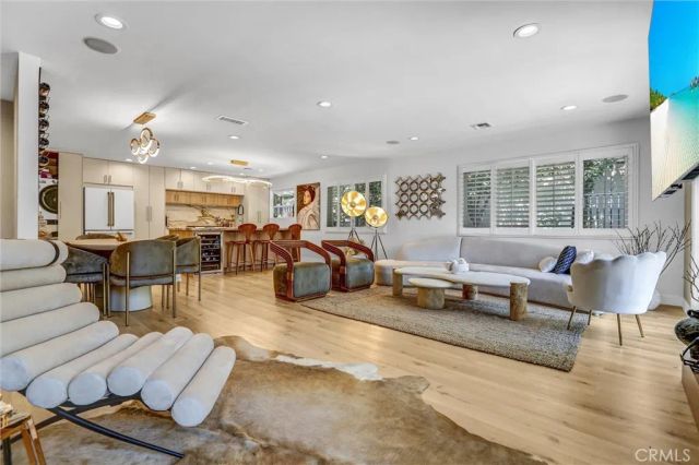 21701 Costanso Street, Woodland Hills, CA 91364