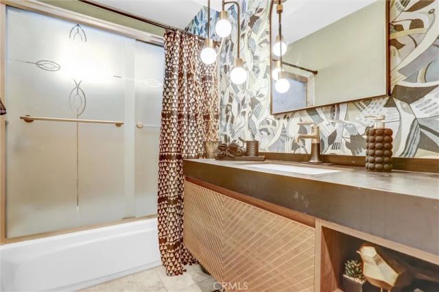21701 Costanso Street, Woodland Hills, CA 91364