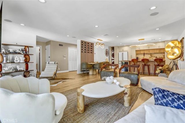 21701 Costanso Street, Woodland Hills, CA 91364