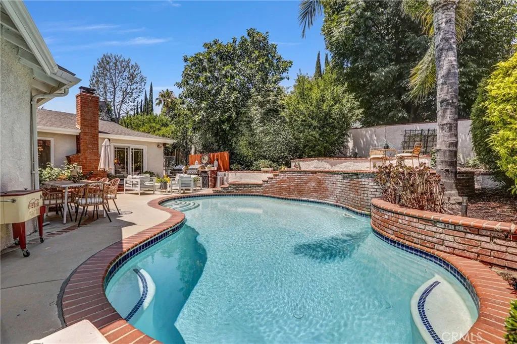 21701 Costanso Street, Woodland Hills, CA 91364