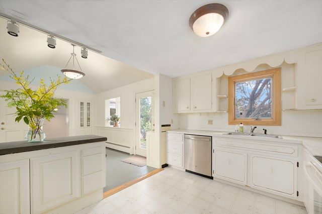 210 Pleasant St, Seekonk, MA 02771
