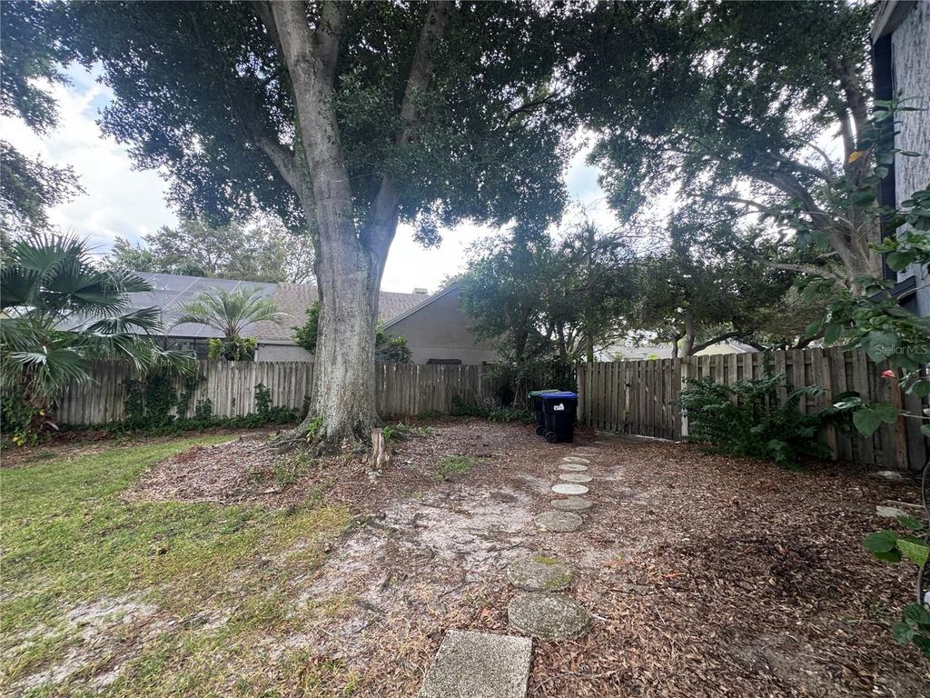 Image 11 of property listing at 1206 CORNERSTONE COURT, Orlando, FL 32835