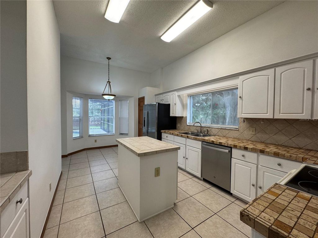 Image 20 of property listing at 1206 CORNERSTONE COURT, Orlando, FL 32835