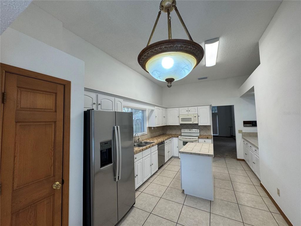 Image 21 of property listing at 1206 CORNERSTONE COURT, Orlando, FL 32835