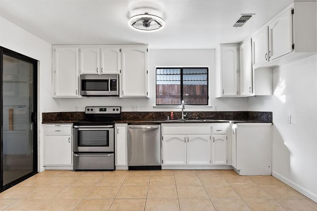 3589 Binghamton Dr, Sacramento, CA 95834