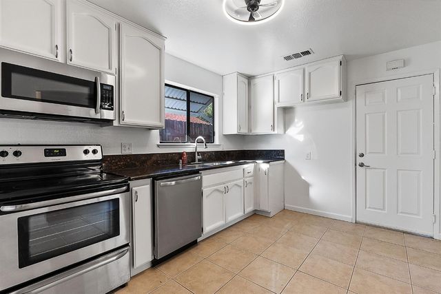 3589 Binghamton Dr, Sacramento, CA 95834