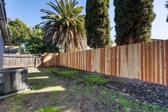 3589 Binghamton Dr, Sacramento, CA 95834