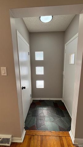 28758 Leona Street, Garden City, MI 48135