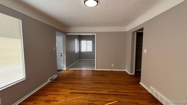 28758 Leona Street, Garden City, MI 48135