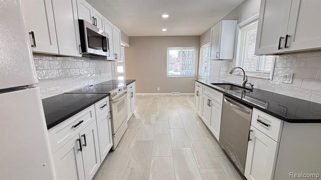 28758 Leona Street, Garden City, MI 48135