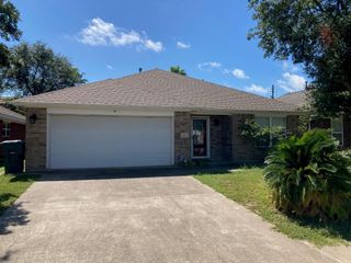 10 Clara Barton, Galveston, TX 77551