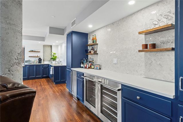 803 W 48th Street 706, Kansas City, MO 64112