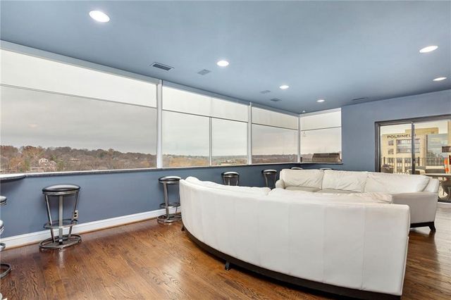 803 W 48th Street 706, Kansas City, MO 64112