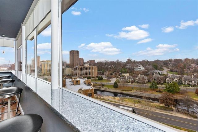 803 W 48th Street 706, Kansas City, MO 64112