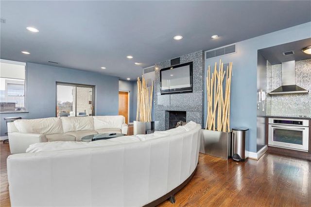 803 W 48th Street 706, Kansas City, MO 64112