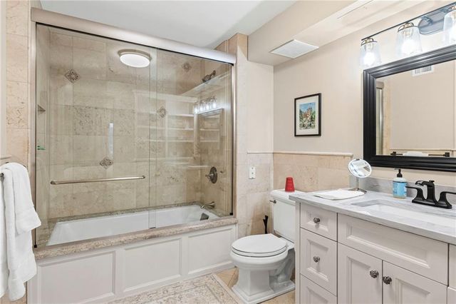 803 W 48th Street 706, Kansas City, MO 64112