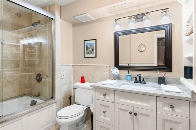 803 W 48th Street 706, Kansas City, MO 64112