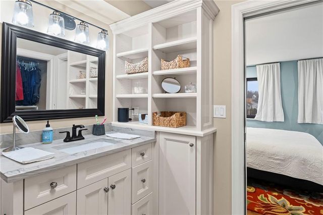 803 W 48th Street 706, Kansas City, MO 64112