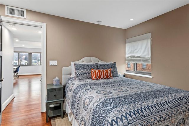 803 W 48th Street 706, Kansas City, MO 64112