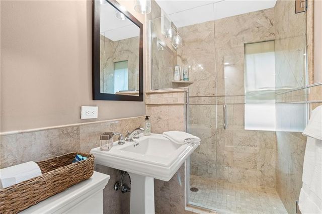 803 W 48th Street 706, Kansas City, MO 64112