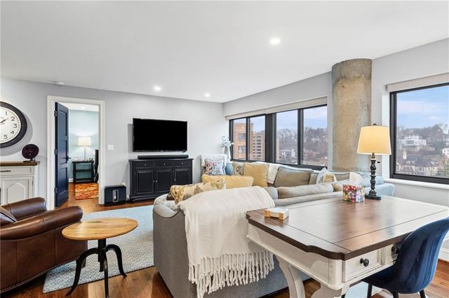 803 W 48th Street 706, Kansas City, MO 64112