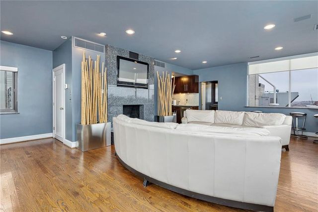 803 W 48th Street 706, Kansas City, MO 64112