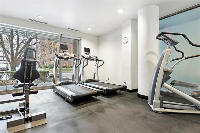 803 W 48th Street 706, Kansas City, MO 64112