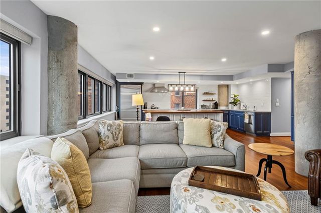 803 W 48th Street 706, Kansas City, MO 64112